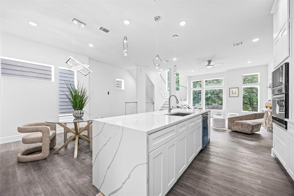 6721 Saint Augustine Street, Houston, TX 77021