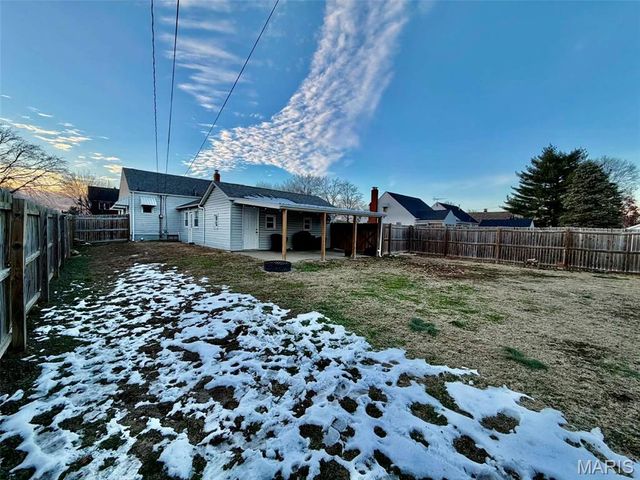 140 Wood River Avenue, East Alton, IL 62024