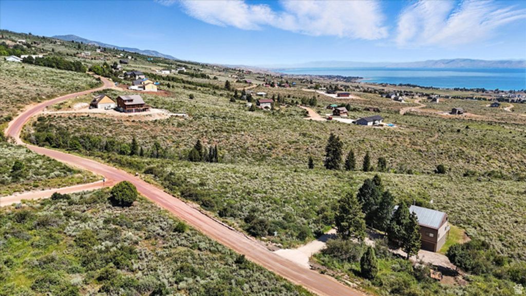 Image 5 of property listing at 3436 SWEETWATER PKWY # 22, Garden City, UT 84028