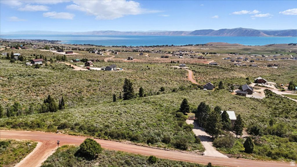 Image 6 of property listing at 3436 SWEETWATER PKWY # 22, Garden City, UT 84028