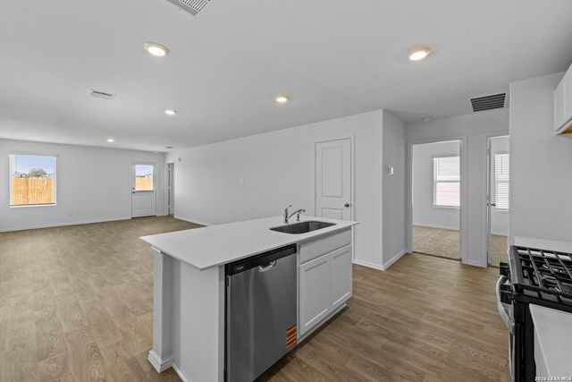 16059 Mahogany Way, Elmendorf, TX 78112