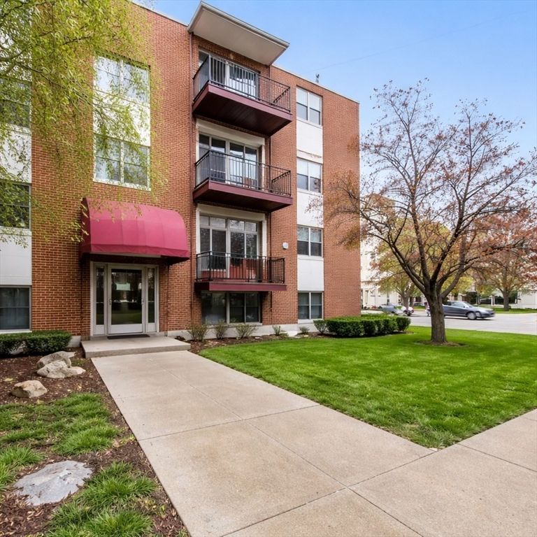 800 Hydi Park Ave 3, Boston, MA 02136