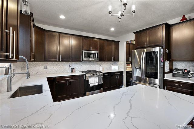 27476 Belgrave Place, Novi, MI 48374