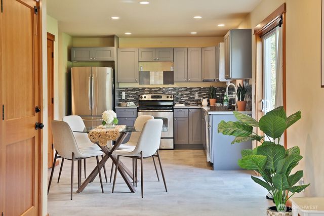 1249 Long Drive, Freeland, WA 98249