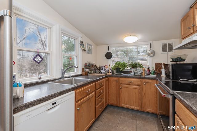 14 Laurel Trail, Newtown, CT 06482