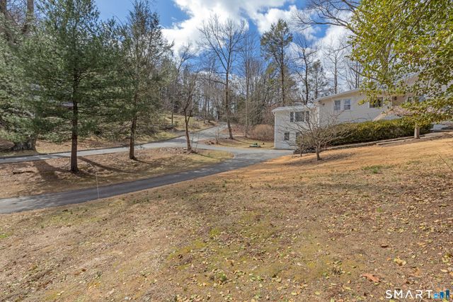 14 Laurel Trail, Newtown, CT 06482