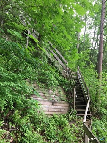 14 Laurel Trail, Newtown, CT 06482