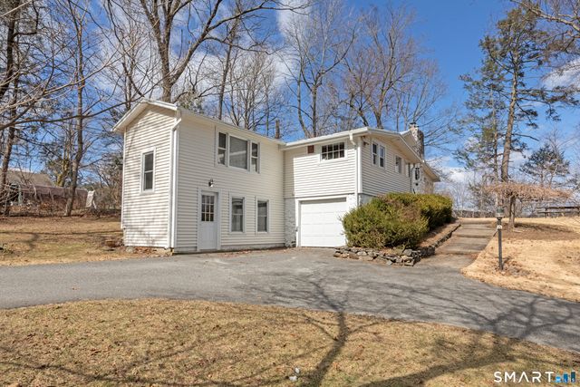 14 Laurel Trail, Newtown, CT 06482