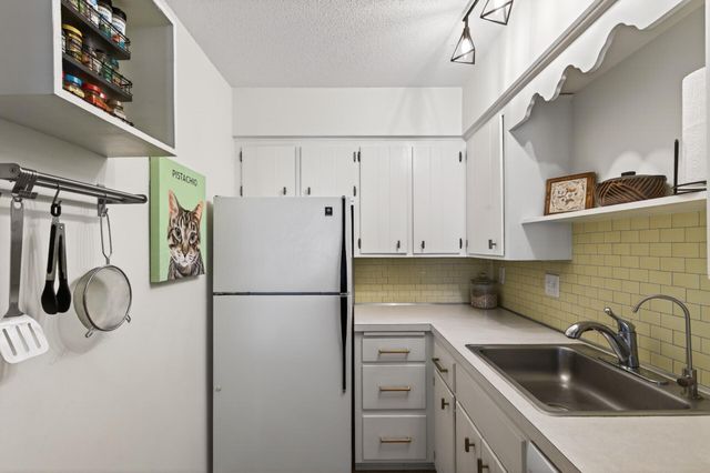 2200 Nevada Avenue S 114, Saint Louis Park, MN 55426