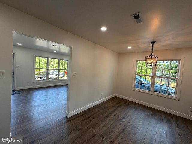 5 JAYBEE CT, Fredericksburg, VA 22401