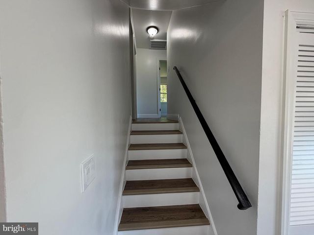 5 JAYBEE CT, Fredericksburg, VA 22401