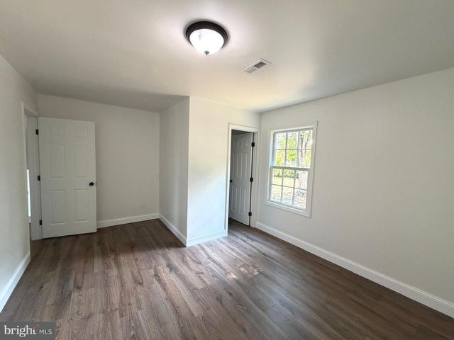 5 JAYBEE CT, Fredericksburg, VA 22401