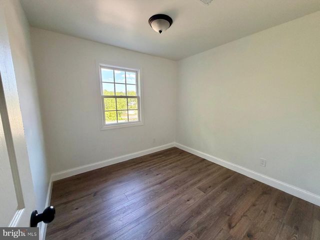 5 JAYBEE CT, Fredericksburg, VA 22401