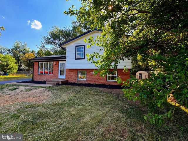 5 JAYBEE CT, Fredericksburg, VA 22401
