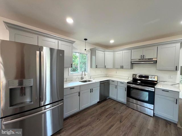 5 JAYBEE CT, Fredericksburg, VA 22401