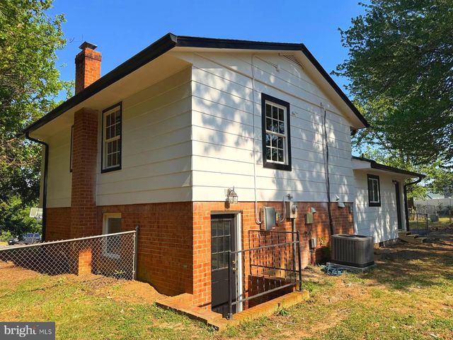 5 JAYBEE CT, Fredericksburg, VA 22401