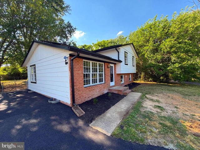 5 JAYBEE CT, Fredericksburg, VA 22401