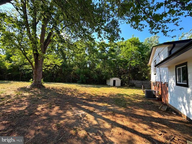 5 JAYBEE CT, Fredericksburg, VA 22401