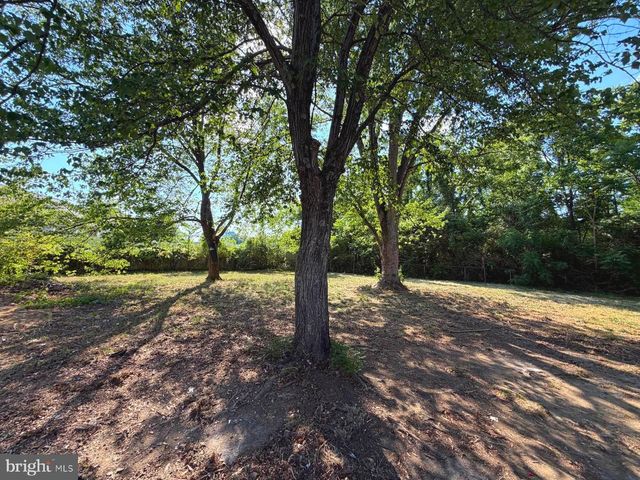 5 JAYBEE CT, Fredericksburg, VA 22401