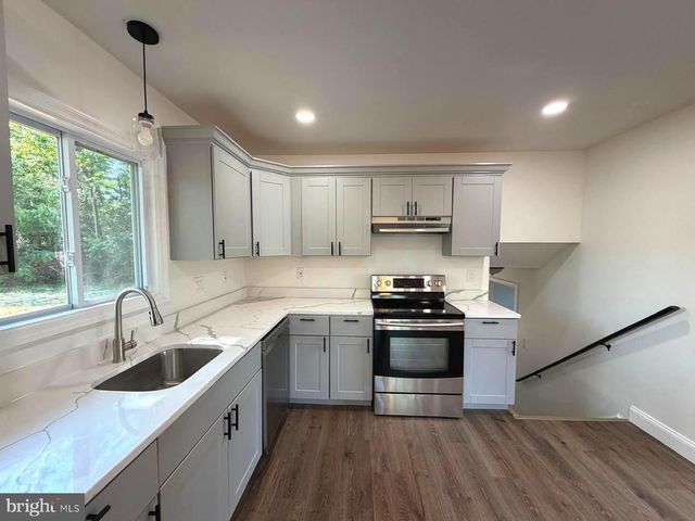 5 JAYBEE CT, Fredericksburg, VA 22401