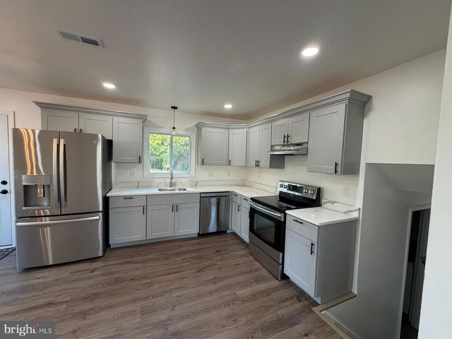 5 JAYBEE CT, Fredericksburg, VA 22401