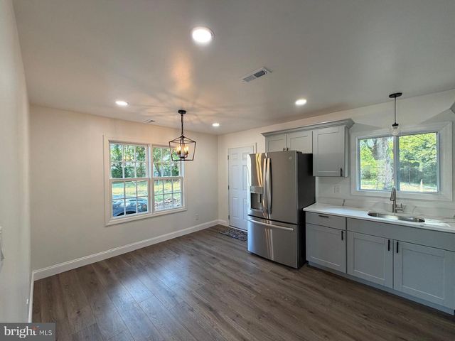 5 JAYBEE CT, Fredericksburg, VA 22401