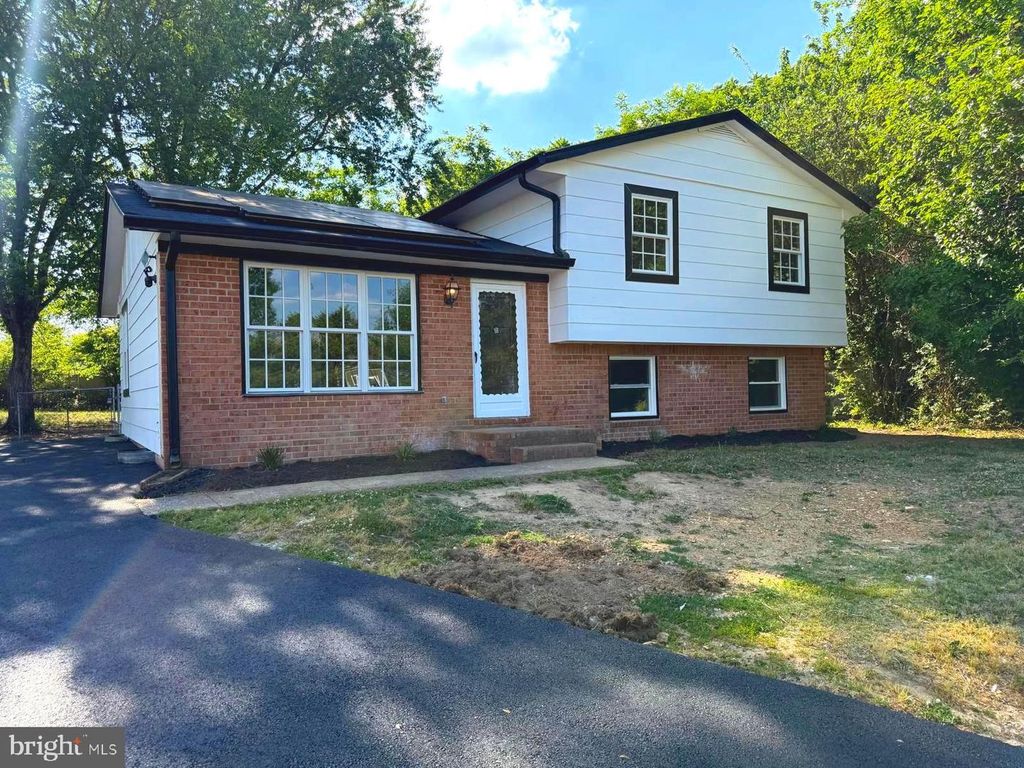 5 JAYBEE CT, Fredericksburg, VA 22401