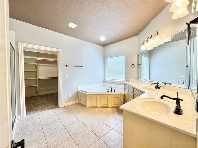 4506 Flagstick Drive, Fayetteville, AR 72704