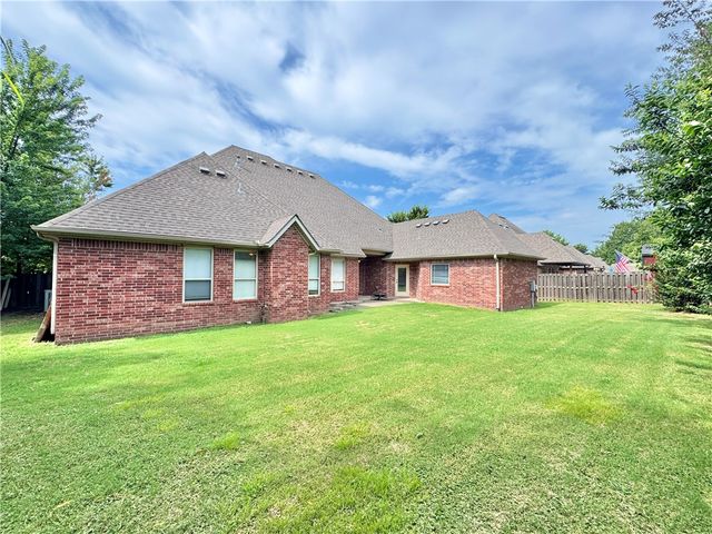 4506 Flagstick Drive, Fayetteville, AR 72704