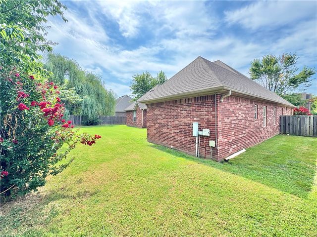 4506 Flagstick Drive, Fayetteville, AR 72704