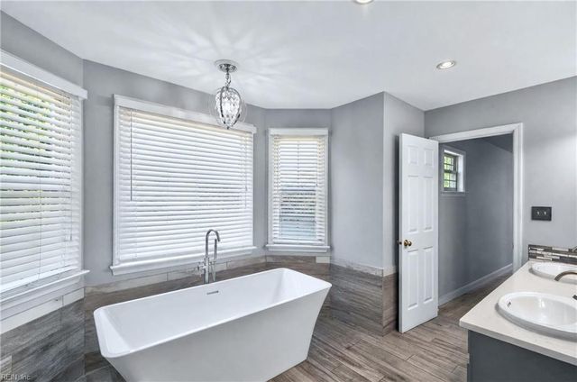 140 Pine CRK, Hampton, VA 23669