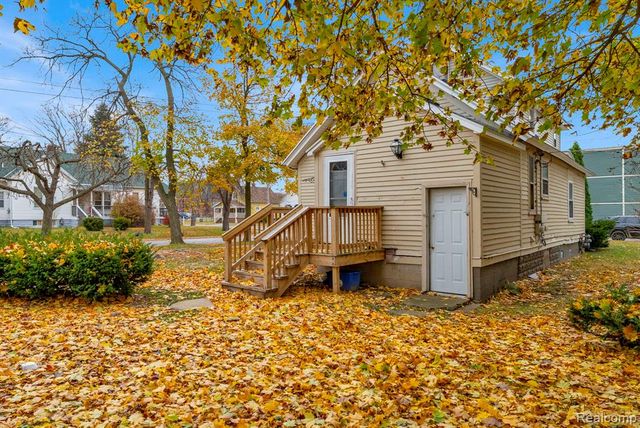 1103 White Street, Port Huron, MI 48060