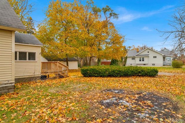 1103 White Street, Port Huron, MI 48060