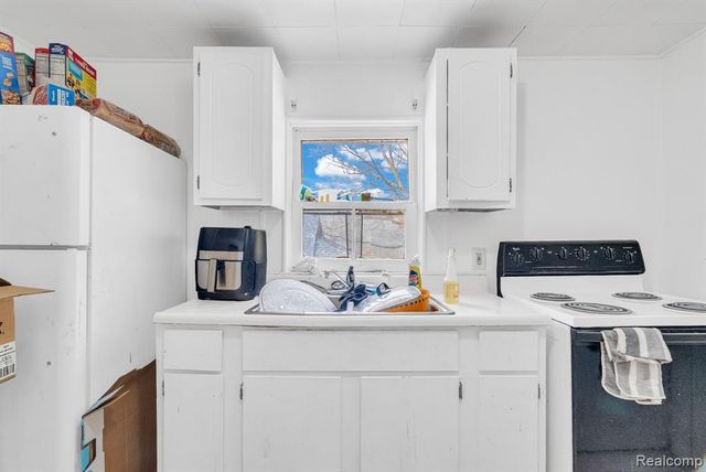 1103 White Street, Port Huron, MI 48060