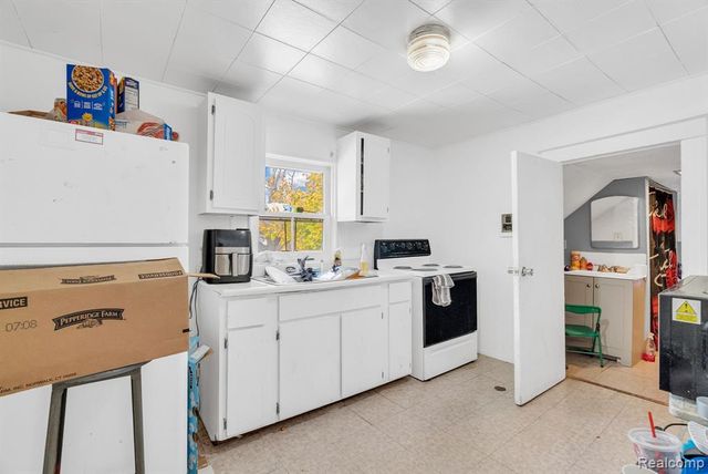 1103 White Street, Port Huron, MI 48060