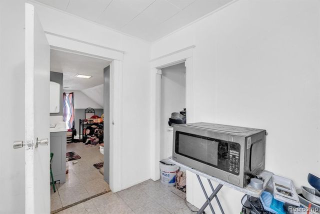 1103 White Street, Port Huron, MI 48060