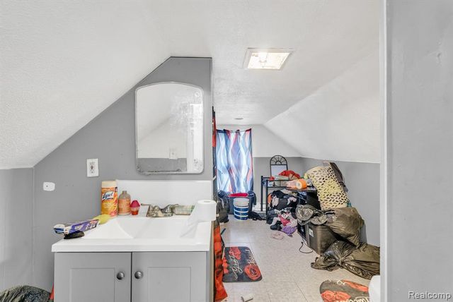 1103 White Street, Port Huron, MI 48060