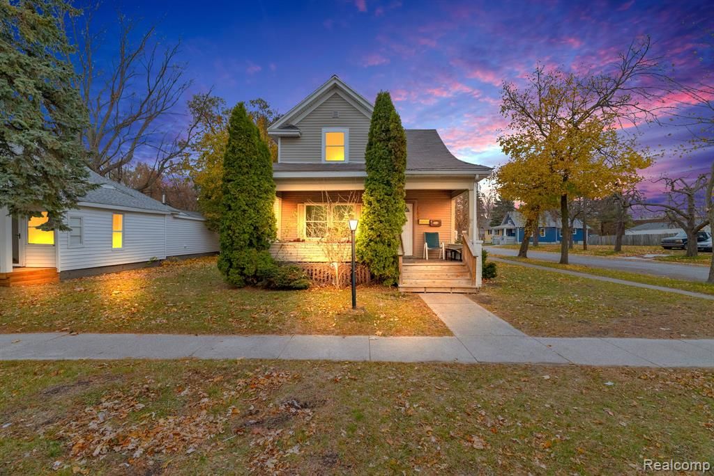 1103 White Street, Port Huron, MI 48060