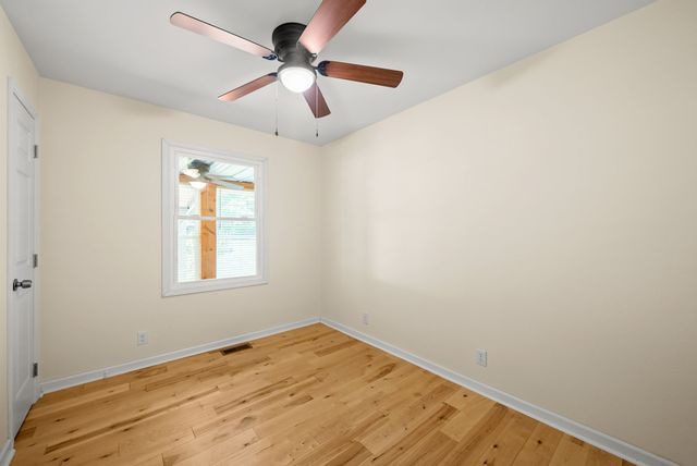 324 Bayview Drive, Bumpus Mills, TN 37028