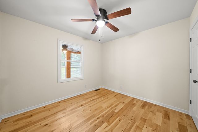 324 Bayview Drive, Bumpus Mills, TN 37028