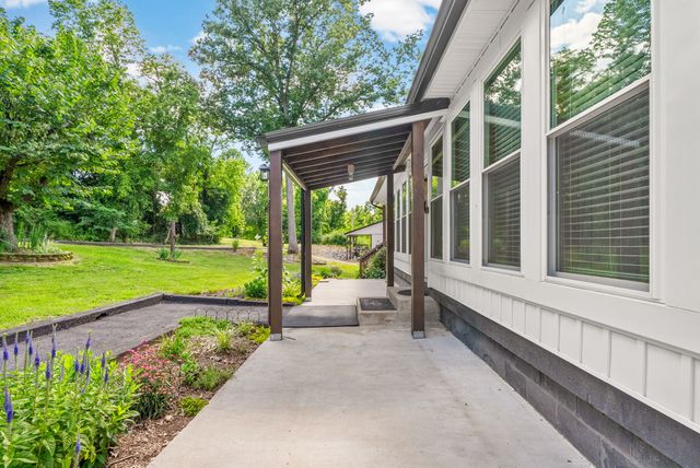 324 Bayview Drive, Bumpus Mills, TN 37028