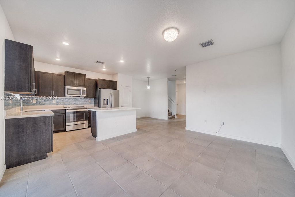 1090 SE 23rd Avenue 1090, Homestead, FL 33035