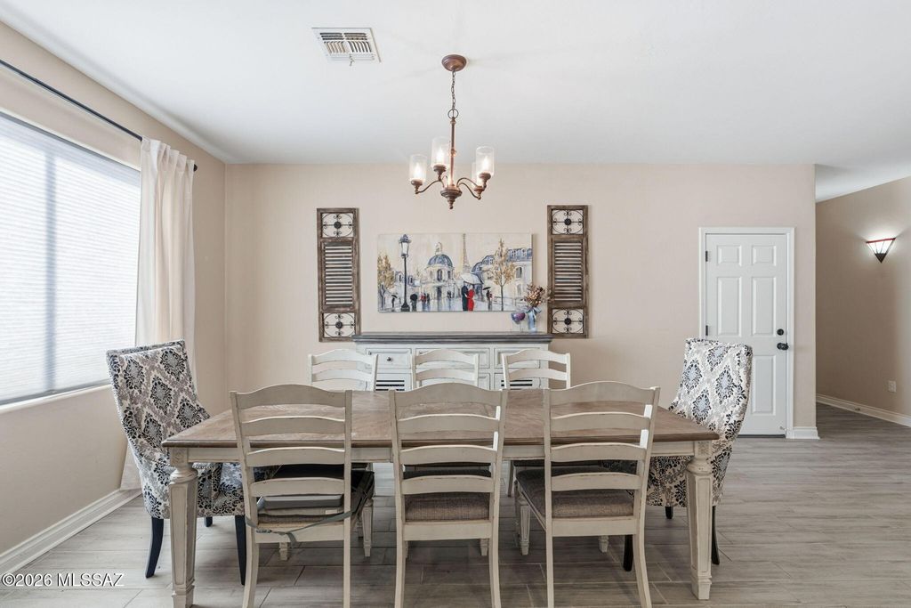 Image 12 of property listing at 527 S Sweet Ridge Drive, Vail, AZ 85641