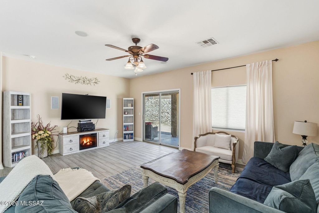 Image 14 of property listing at 527 S Sweet Ridge Drive, Vail, AZ 85641