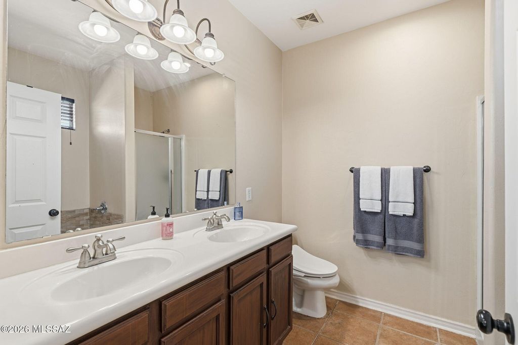 Image 17 of property listing at 527 S Sweet Ridge Drive, Vail, AZ 85641