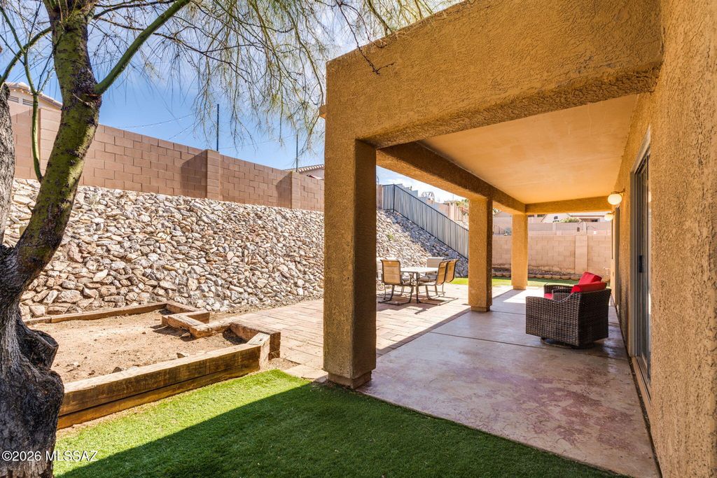 Image 28 of property listing at 527 S Sweet Ridge Drive, Vail, AZ 85641