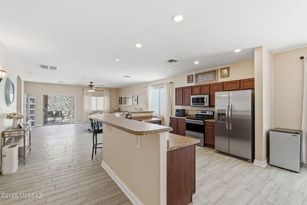 Image 6 of property listing at 527 S Sweet Ridge Drive, Vail, AZ 85641