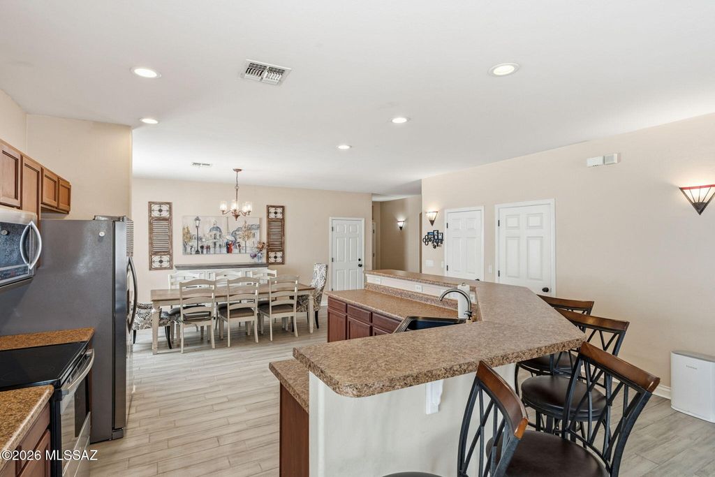 Image 8 of property listing at 527 S Sweet Ridge Drive, Vail, AZ 85641
