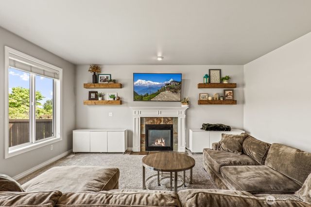 1004 23rd Street SW, Puyallup, WA 98371