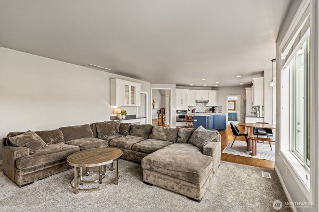 1004 23rd Street SW, Puyallup, WA 98371